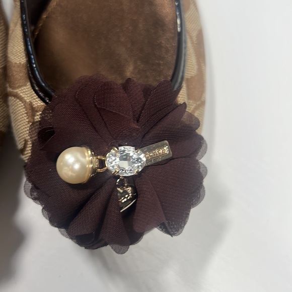 Women’s Like New! Coach Flats with decorative charms - Picture 11 of 12